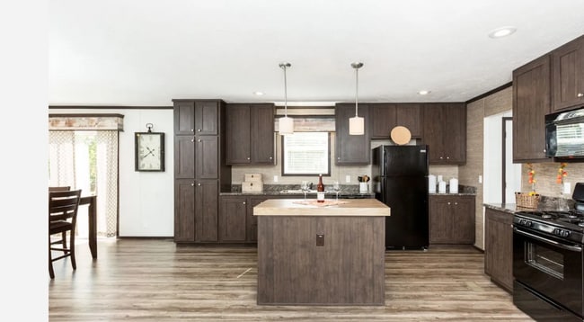 16658 N Kimberly Dr, Holly, MI 48442 - photo 2