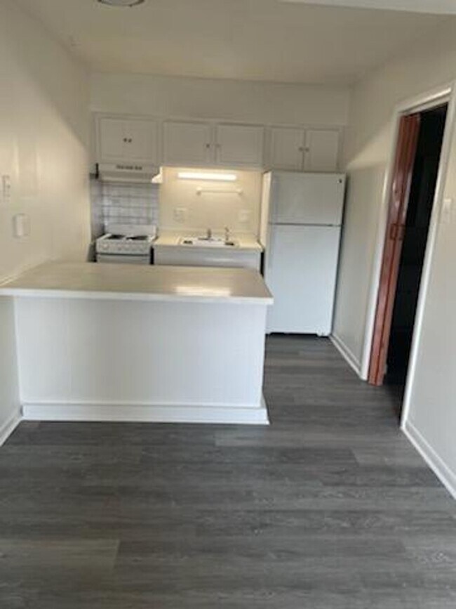 Douglas Oaks, Des Moines, IA 50310 - photo 3