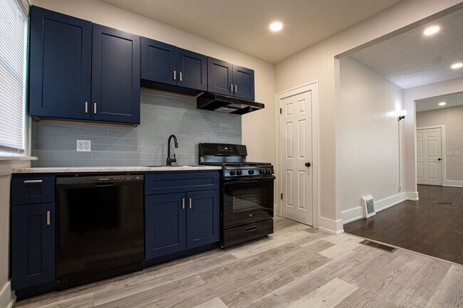 3812 Dodge St, Omaha, NE 68131 - photo 7