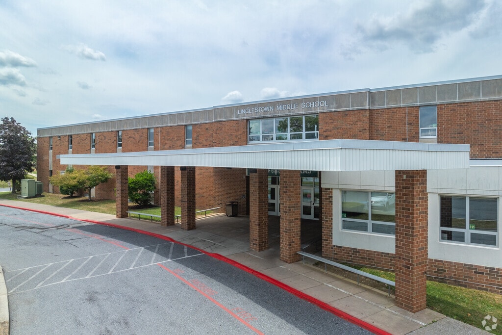 Linglestown Middle School received an overall grade of B- from Niche.