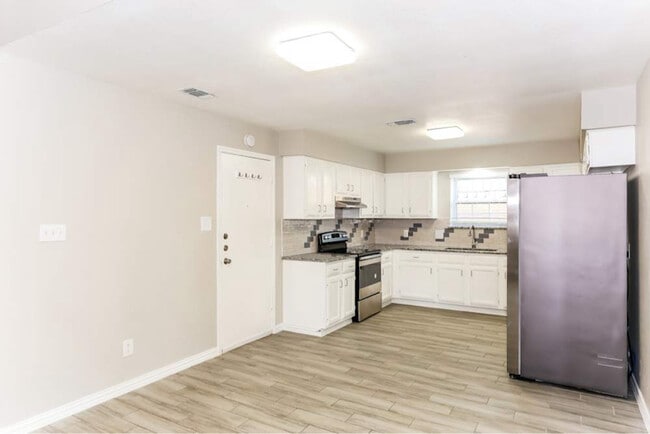 6227 Hott Springs Dr, Arlington, TX 76001 - photo 6