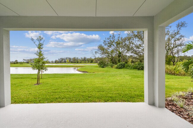 10648 Crescent Creek Crossing, Parrish, FL 34219 - photo 5