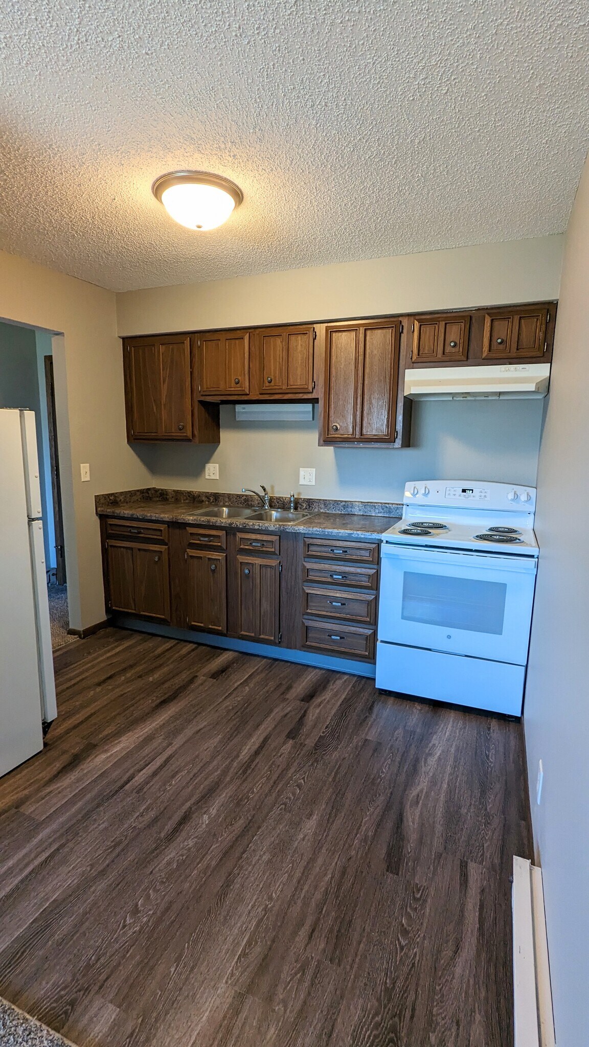 Oakview, Hiawatha, IA 52233 - photo 1