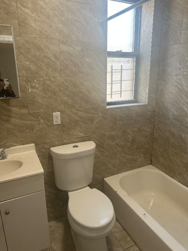 672 E 224th St unit 672 East 224th st, Bronx, NY 10466 - photo 3