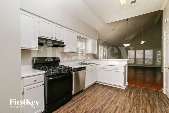 852 Shore Dr, Lithonia, GA 30058 - photo 7