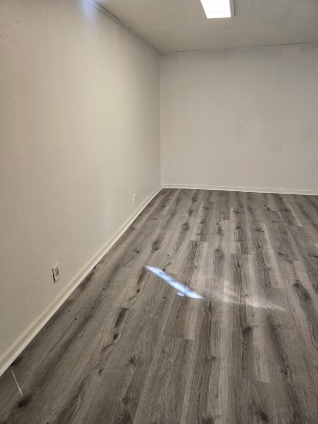 9911 S Avalon Blvd unit B, Los Angeles, CA 90003 - photo 4