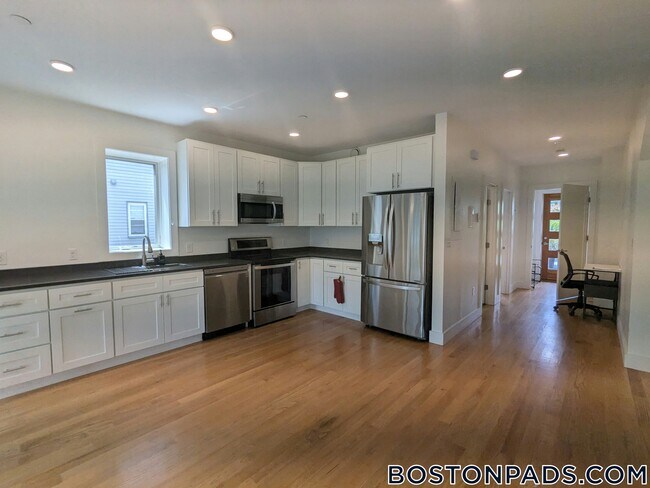 36-38-38 Colonial Ave unit 38-1, Boston, MA 02124 - photo 4