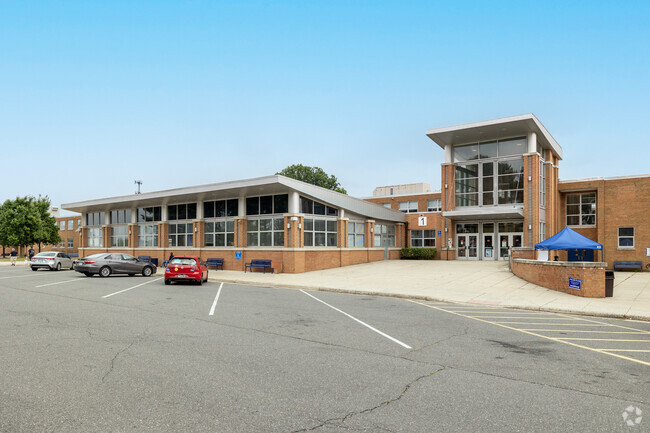 Woodson High School, Fairfax VA Rankings & Reviews - Homes.com