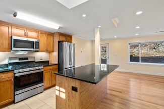 90 Thornton Rd, Chestnut Hill, MA 02467