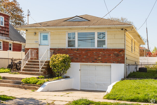 Homebuyers can look for less expensive starter homes in Mariners Harbor.