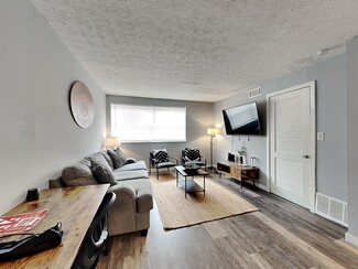 1957 Summit St, Columbus, OH 43201