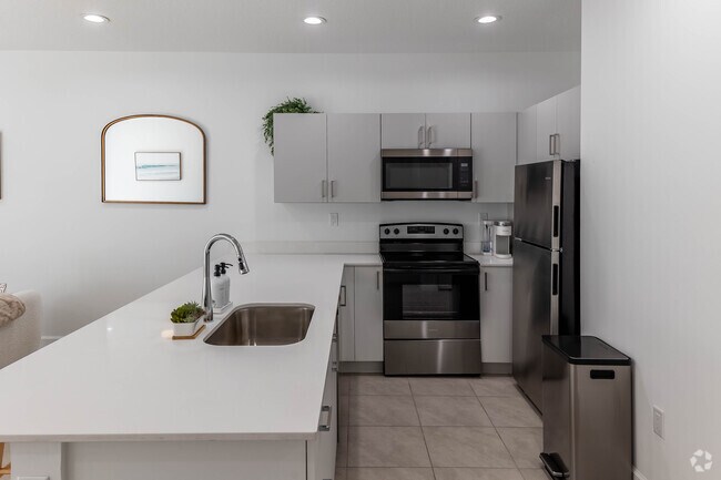 3 BR, 2.5 BA - 1,348SF