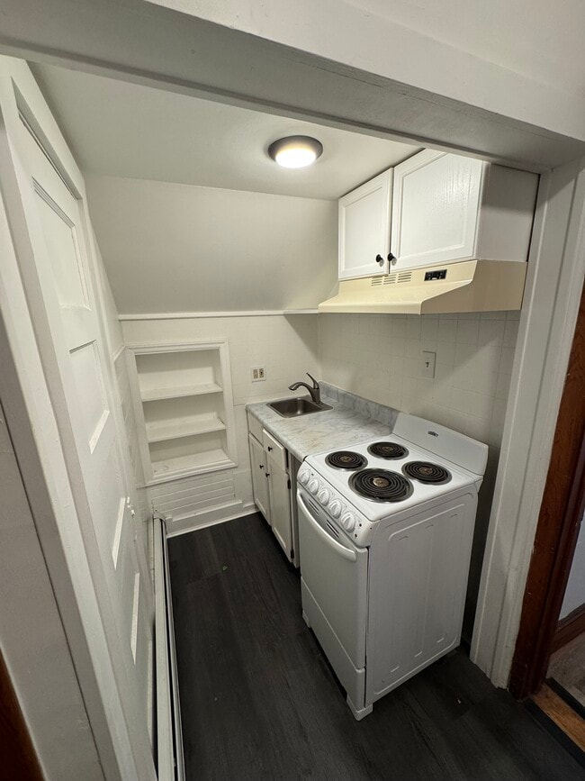 57 Bartlett Ave unit 4, Pittsfield, MA 01201 - photo 4