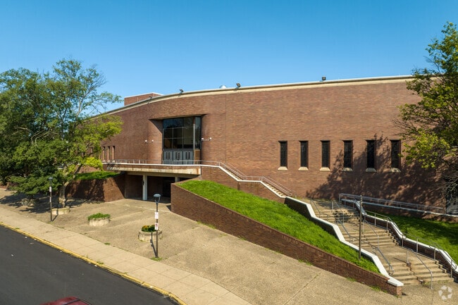 Chester High School earns a D+ overall on Niche.