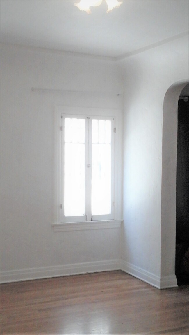 427 N Genesee Ave unit 427, Los Angeles, CA 90036 - photo 4