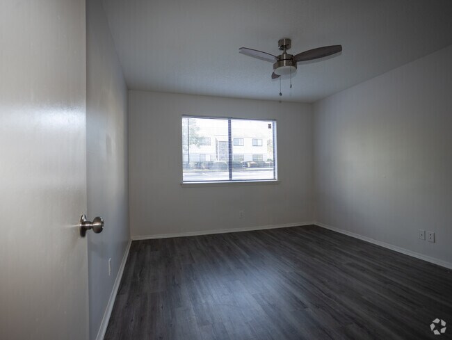 1 BD 1 BA - 711 SQFT Bedroom