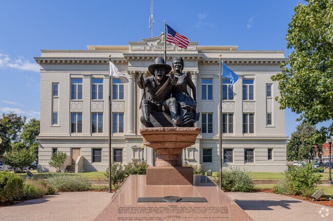Perry’s historic courthouse square stands at the center of downtown.