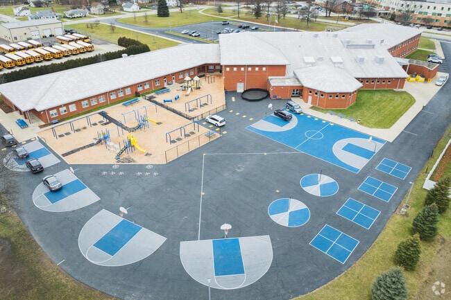 Green Springs Elementary encourages kids to play outside