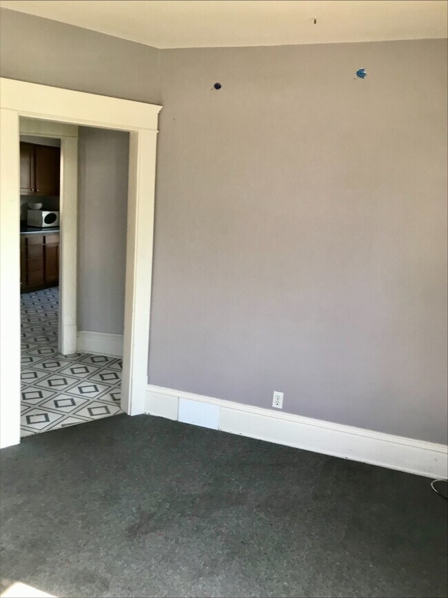 339 W Columbia St, Alliance, OH 44601 - photo 4