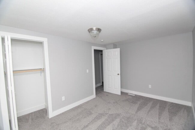 702 W 7th St, Davenport, IA 52802 - photo 3