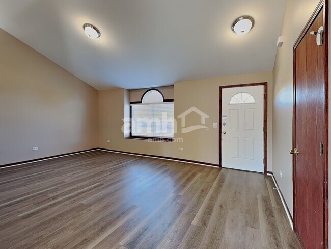 1801 Winger Dr, Plainfield, IL 60586 - photo 7