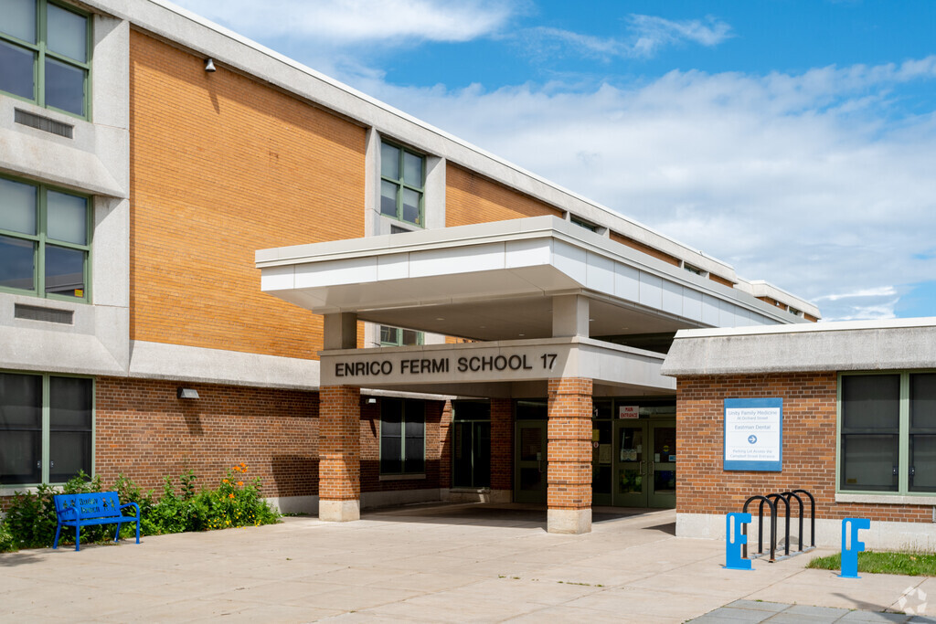 Main entrance to Enrico Fermi School 17.