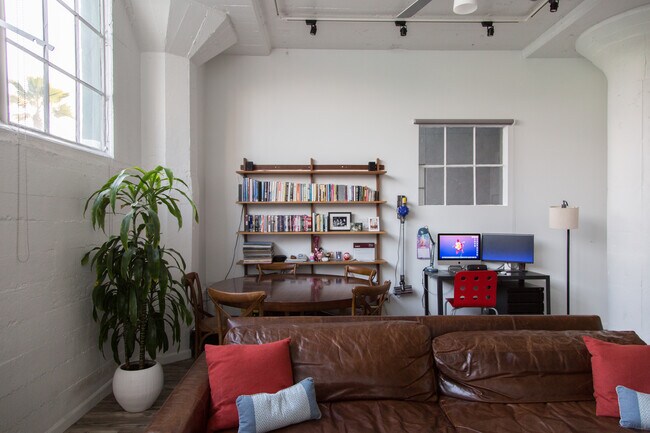 Little Tokyo Lofts unit 222, Los Angeles, CA 90013 - photo 2