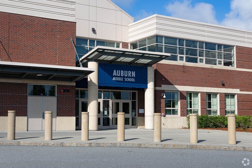 Welcome to Auburn Middle School in West Auburn.
