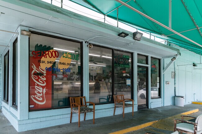 Visit Seafoodlicious in LaRoche Pk-Springhill-Daff for fresh seafood.