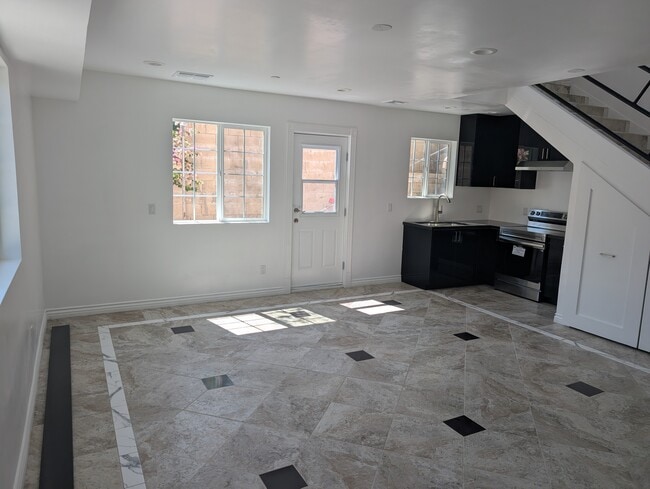 20229 Lorenzana Dr, Los Angeles, CA 91364 - photo 3