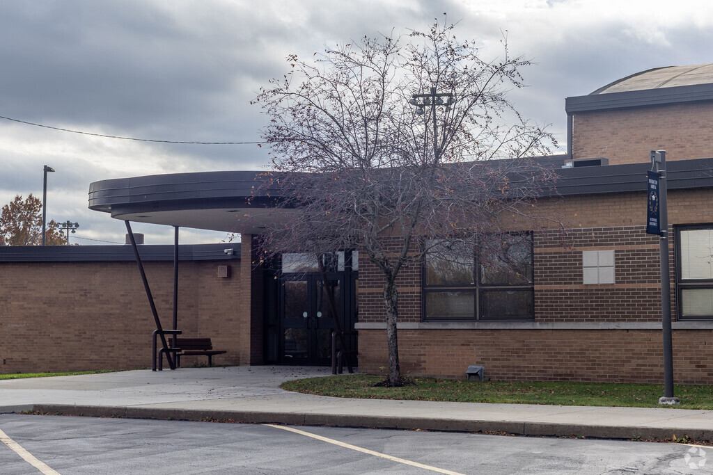 Mercer Area Middle School provides education in the neighborhood of 
Mercer.