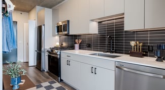 1125 W Carroll Ave, Chicago, IL 60607