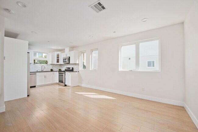 635 N Harvard Blvd unit 635.75, Los Angeles, CA 90004 - photo 5