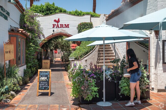 The Farm is a popular brunch spot in the La Plaza Shopping Center near Vista Norte.
