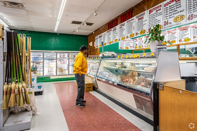 River Discount carries a full meat selection in Saint Rose.