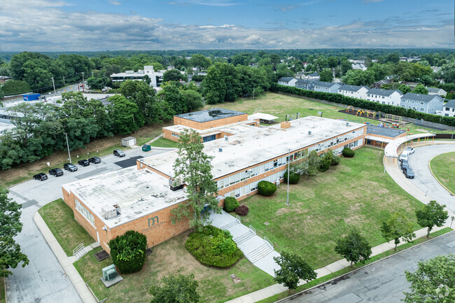 The Mercaz Academy has a low student to teacher ratio.