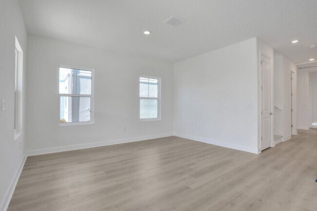 9015 Rothman Ln, Sarasota, FL 34240 - photo 6