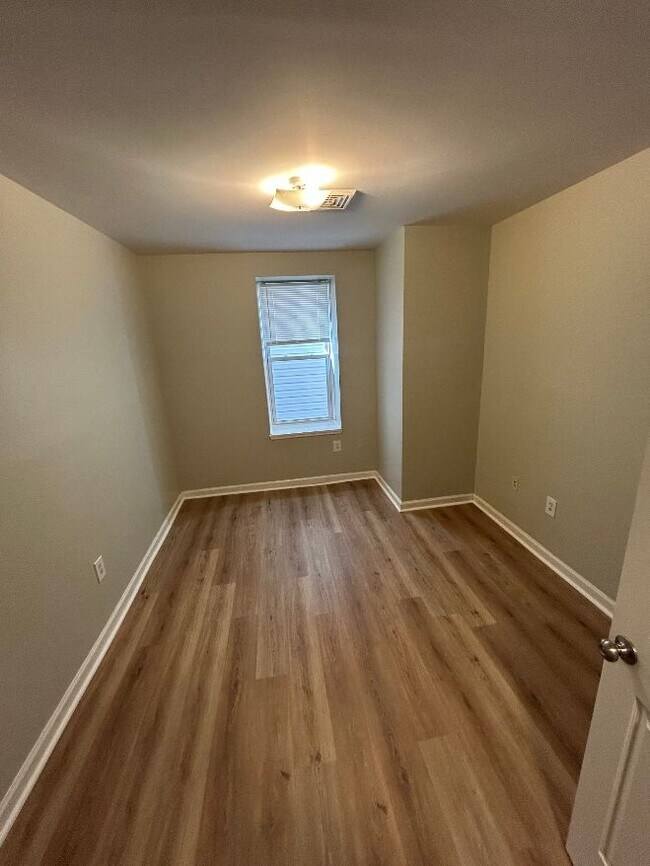 1311 S 52nd St unit 4, Philadelphia, PA 19143 - photo 7