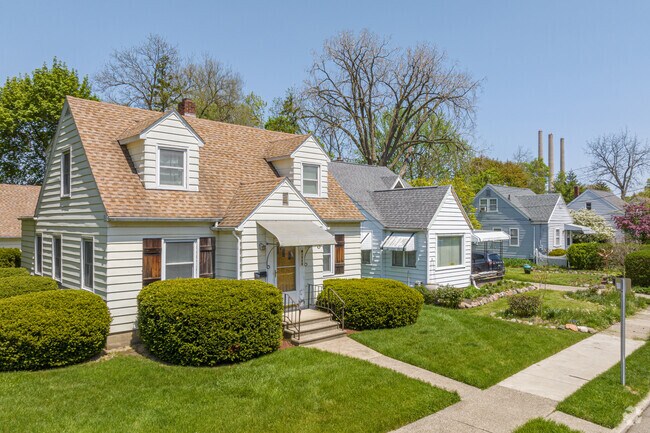 Cape Cod and Traditional-style homes in the Quentin Park neighborhood