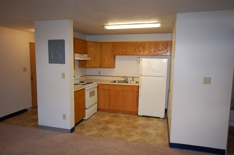 1304 19 1 2 St S, Moorhead, MN 56560 - photo 1