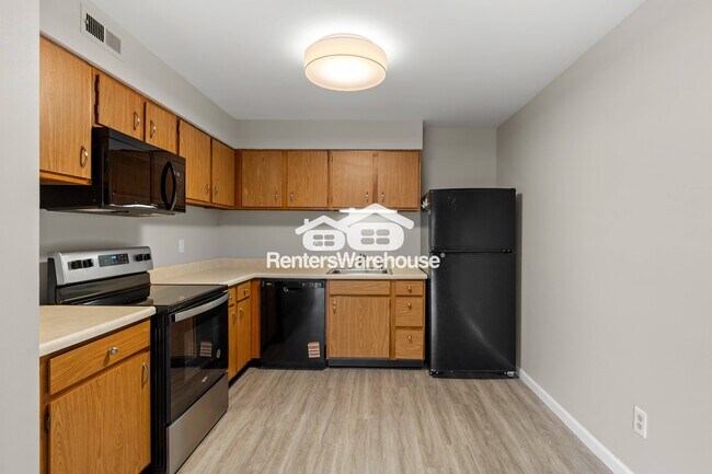 708 Ridgeside Dr unit B, Ballwin, MO 63021 - photo 7