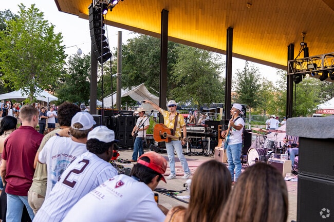 Students enjoy live music at the Farmers Fest at Aggie Park.