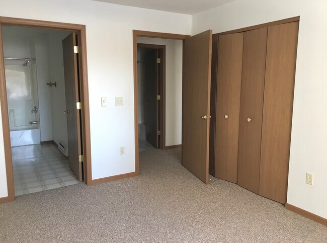 1021 Grandview Ave, Tomah, WI 54660 - photo 2