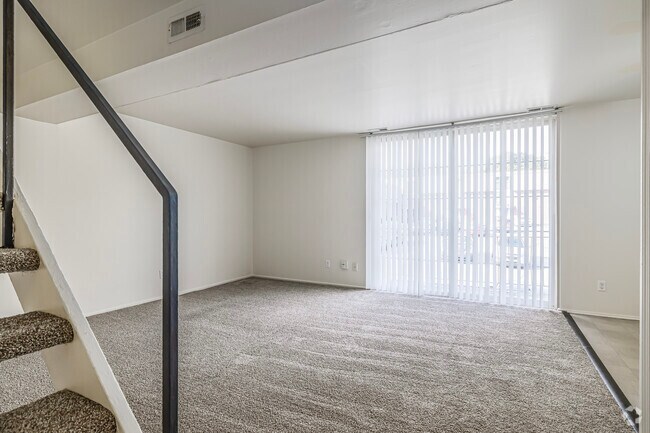 Covington Apartments, Ypsilanti, MI 48197 - photo 3