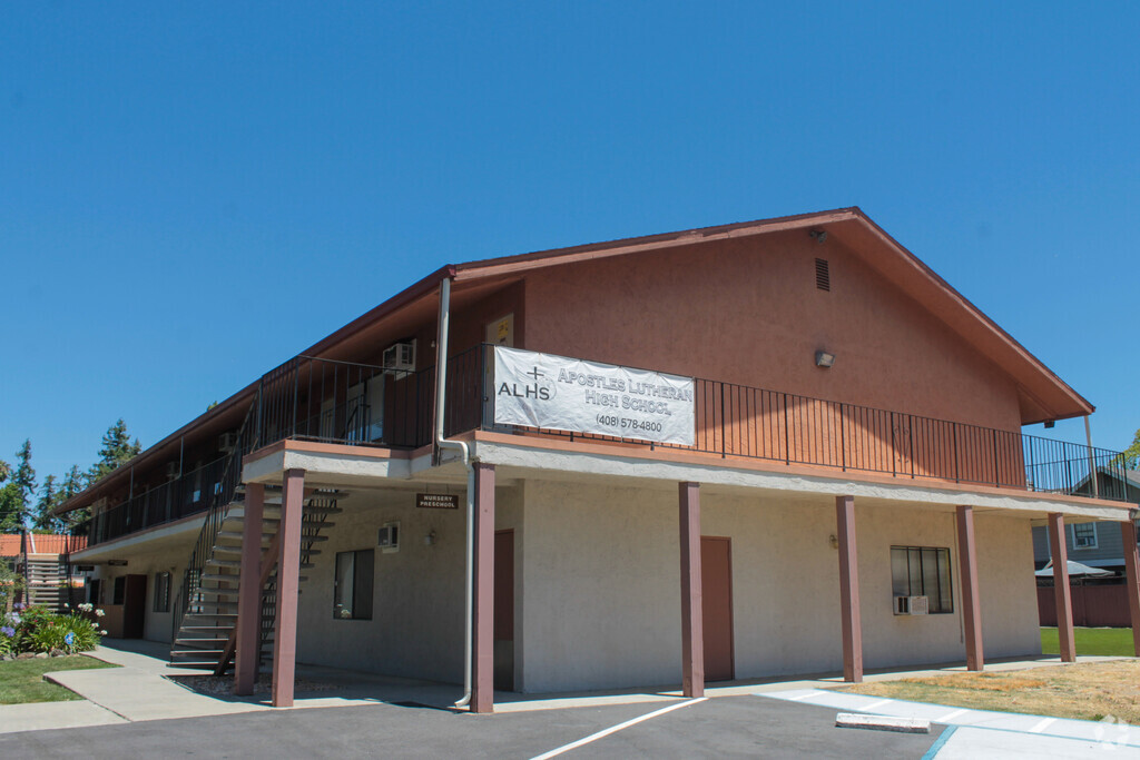Main entrance to Apostles Lutheran School in Canoas, San Jose CA