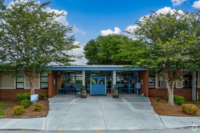 Swansboro Middle School serves almost 1000 students in the Jacksonville area.