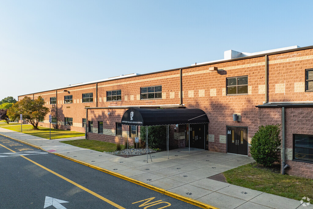 489 students in grades 6-8 attend Orchard Valley Middle School.