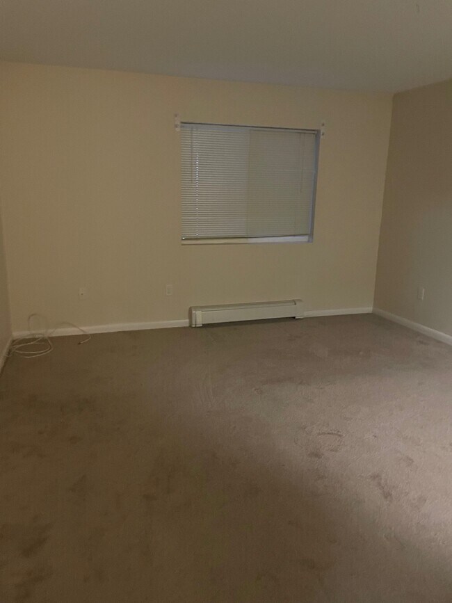 525 Crown St, Meriden, CT 06450 - photo 3