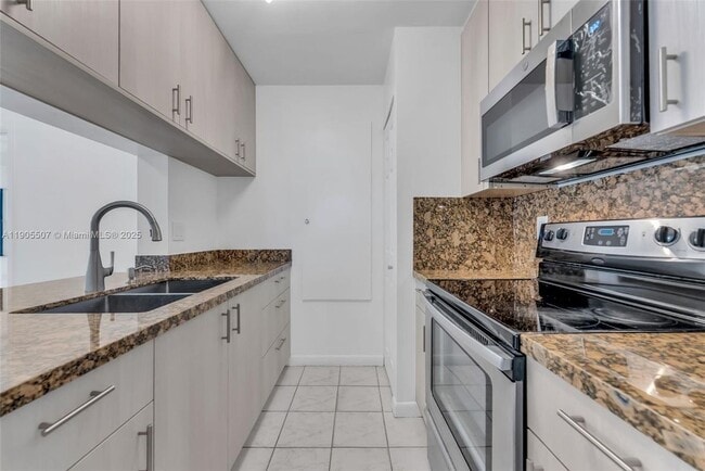 9730 Hammocks Blvd, Miami, FL 33196 - photo 3