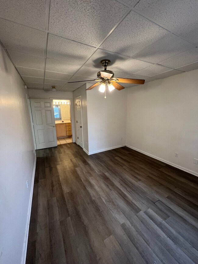 301 Cypress St unit Apartment 5, Bristol, TN 37620 - photo 6